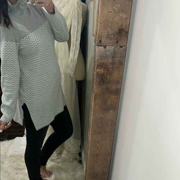 Aspen Gray Chevron Women's tunic Sweater size medium - Picture 2 of 5